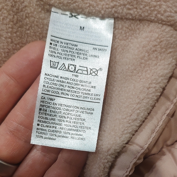 Old Navy Women's Puffer Vest - Light Tan - Picture 6 of 6